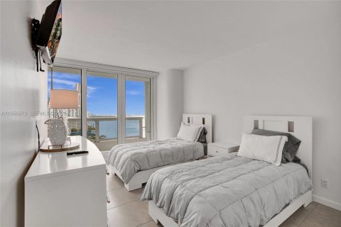 Condominio en alquiler en Miami, Florida, 2 dormitorios, 129.13 m2 № 2011813 - foto 11