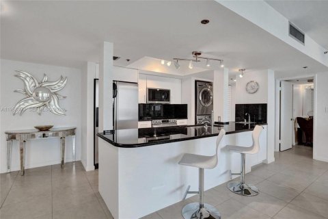 Condominio en alquiler en Miami, Florida, 2 dormitorios, 129.13 m2 № 2011813 - foto 6