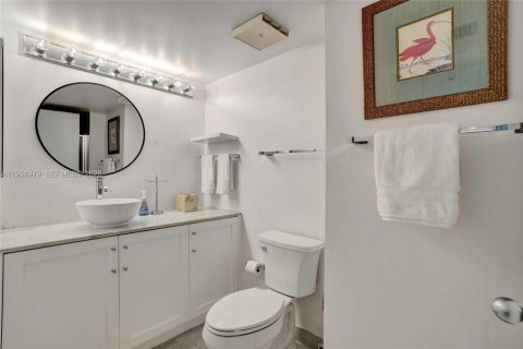 Condominio en alquiler en Miami, Florida, 2 dormitorios, 129.13 m2 № 2011813 - foto 15