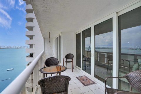 Condominio en alquiler en Miami, Florida, 2 dormitorios, 129.13 m2 № 2011813 - foto 2