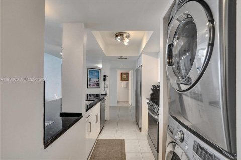Condominio en alquiler en Miami, Florida, 2 dormitorios, 129.13 m2 № 2011813 - foto 8