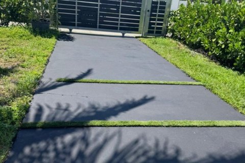 Villa ou maison à vendre à Hollywood, Floride: 3 chambres, 110.74 m2 № 2184566 - photo 4