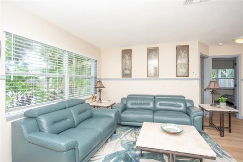 Casa en venta en Gulfport, Florida, 3 dormitorios, 149.67 m2 № 1910943 - foto 4