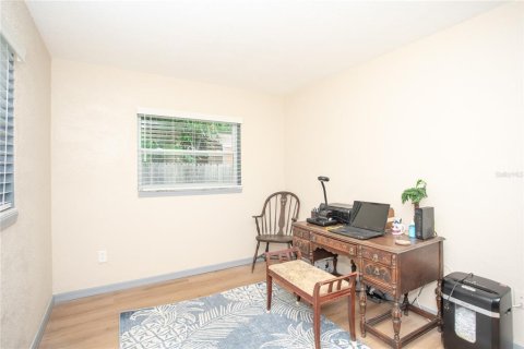 House in Gulfport, Florida 3 bedrooms, 149.67 sq.m. № 1910943 - photo 22