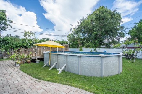 House in Gulfport, Florida 3 bedrooms, 149.67 sq.m. № 1910943 - photo 28