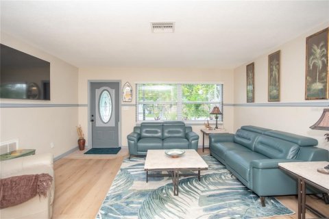 House in Gulfport, Florida 3 bedrooms, 149.67 sq.m. № 1910943 - photo 3