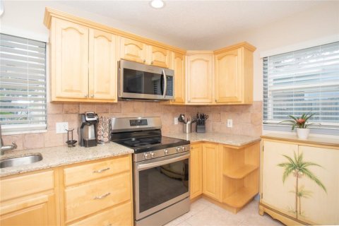 House in Gulfport, Florida 3 bedrooms, 149.67 sq.m. № 1910943 - photo 9