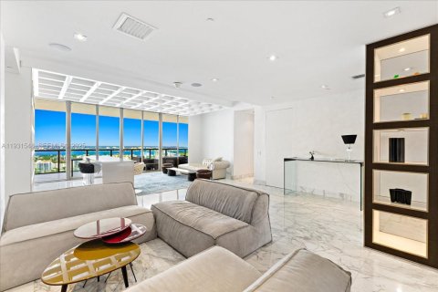 Copropriété à vendre à Bal Harbour, Floride: 4 chambres, 342.62 m2 № 2088441 - photo 11