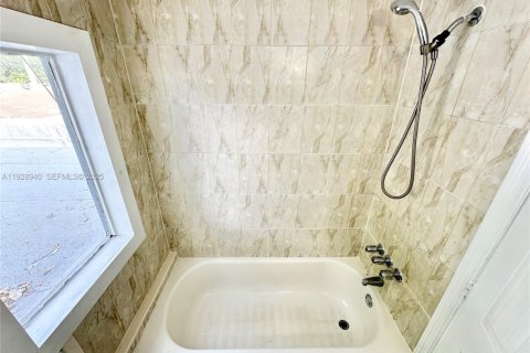 Снять в аренду квартиру в Майами, Флорида 37.16м2, № 1992131 - фото 12