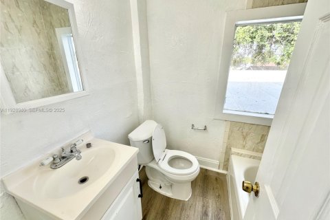 Снять в аренду квартиру в Майами, Флорида 37.16м2, № 1992131 - фото 13