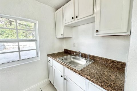 Снять в аренду квартиру в Майами, Флорида 37.16м2, № 1992131 - фото 16