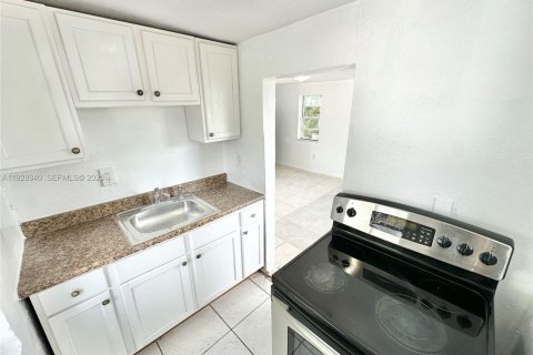 Снять в аренду квартиру в Майами, Флорида 37.16м2, № 1992131 - фото 17