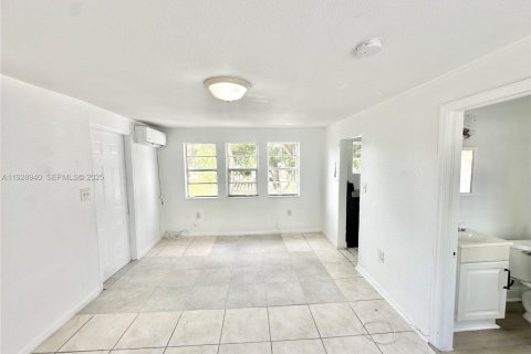 Снять в аренду квартиру в Майами, Флорида 37.16м2, № 1992131 - фото 6