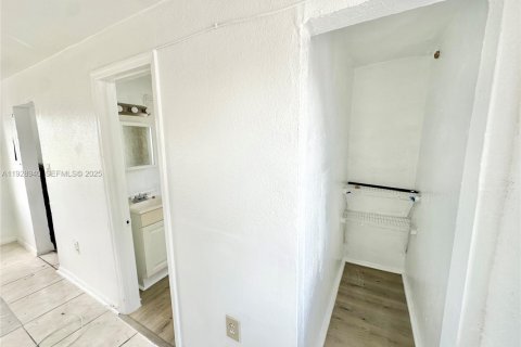 Снять в аренду квартиру в Майами, Флорида 37.16м2, № 1992131 - фото 8