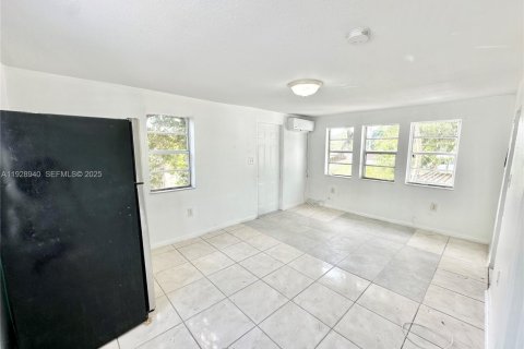 Снять в аренду квартиру в Майами, Флорида 37.16м2, № 1992131 - фото 7