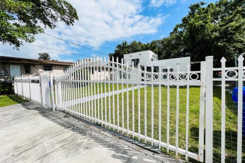 Снять в аренду квартиру в Майами, Флорида 37.16м2, № 1992131 - фото 20