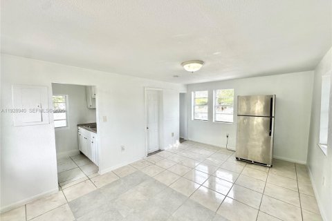 Снять в аренду квартиру в Майами, Флорида 37.16м2, № 1992131 - фото 18