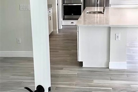Casa en venta en Tampa, Florida, 4 dormitorios, 304.44 m2 № 2103576 - foto 19