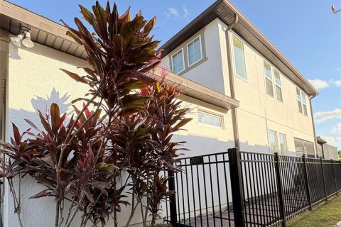 Casa en venta en Tampa, Florida, 4 dormitorios, 304.44 m2 № 2103576 - foto 7