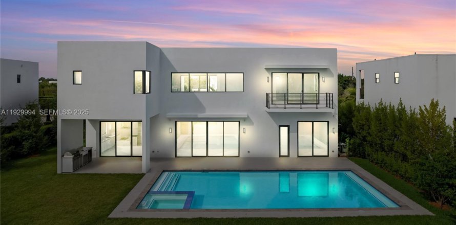 Villa ou maison à Weston, Floride 5 chambres, 353.96 m2 № 1989381