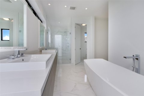 Villa ou maison à vendre à Weston, Floride: 5 chambres, 353.96 m2 № 1989381 - photo 18