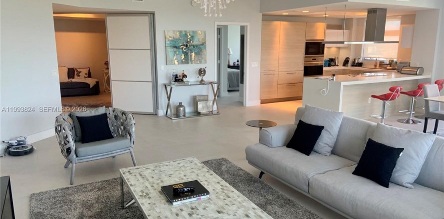 Condominio en North Miami Beach, Florida, 2 dormitorios № 2055500