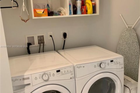 Condominio en venta en North Miami Beach, Florida, 2 dormitorios, 182.27 m2 № 2055500 - foto 24