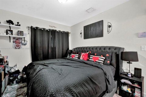Commercial property in Miami, Florida 459.96 sq.m. № 1731957 - photo 11