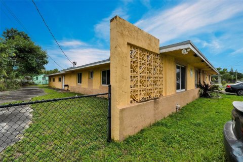 Commercial property in Miami, Florida 459.96 sq.m. № 1731957 - photo 29