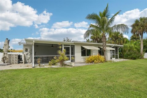 Villa ou maison à vendre à Nokomis, Floride: 2 chambres, 128.21 m2 № 2406261 - photo 3