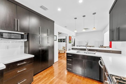 Villa ou maison à vendre à Miami Shores, Floride: 3 chambres № 2025429 - photo 5