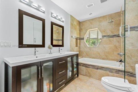 Villa ou maison à vendre à Miami Shores, Floride: 3 chambres № 2025429 - photo 16