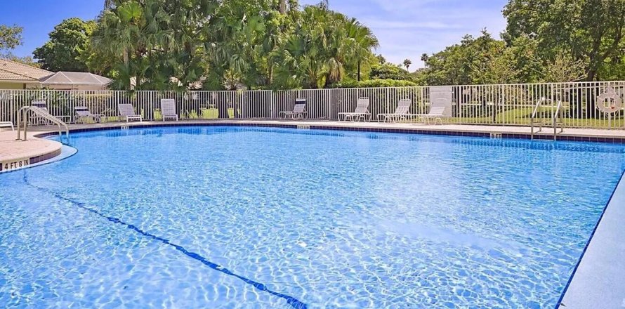 Adosado en Palm Beach Gardens, Florida 2 dormitorios, 107.02 m2 № 1142200
