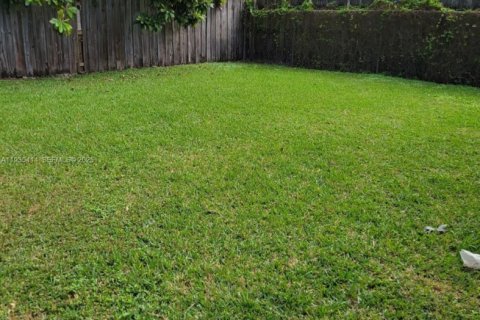 Townhouse in Miami, Florida 3 bedrooms, 131.18 sq.m. № 2037703 - photo 17