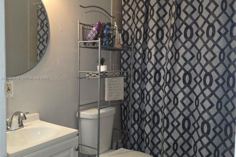 Townhouse in Miami, Florida 3 bedrooms, 131.18 sq.m. № 2037703 - photo 6
