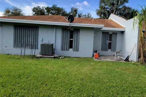 Townhouse in Miami, Florida 3 bedrooms, 131.18 sq.m. № 2037703 - photo 15
