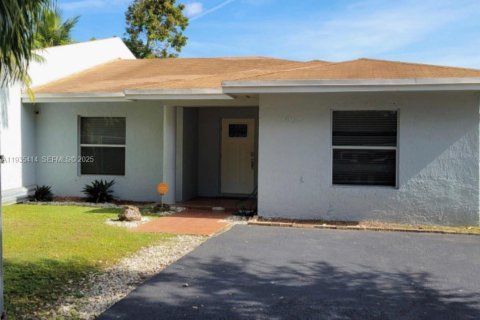 Adosado en Miami, Florida 3 dormitorios, 131.18 m2 № 2037703