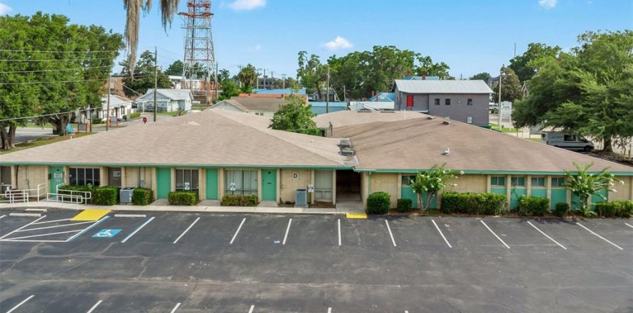 Propiedad comercial en Lake City, Florida 1318.75 m2 № 1808171