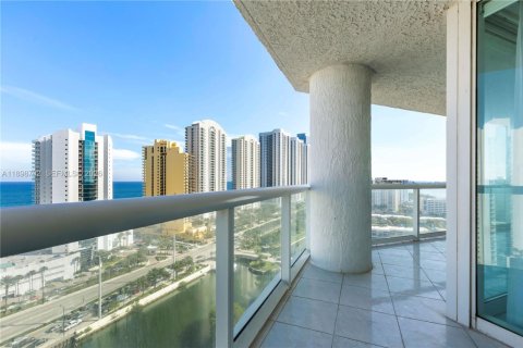 Снять в аренду кондоминиум в Санни-Айлс-Бич, Флорида 2 спальни, 142.14м2, № 2036388 - фото 22