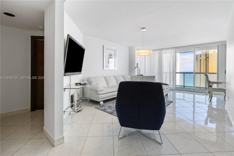 Снять в аренду кондоминиум в Санни-Айлс-Бич, Флорида 2 спальни, 142.14м2, № 2036388 - фото 6