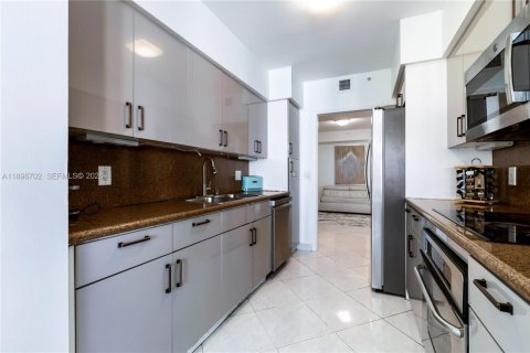 Снять в аренду кондоминиум в Санни-Айлс-Бич, Флорида 2 спальни, 142.14м2, № 2036388 - фото 8