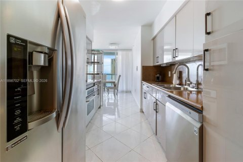 Снять в аренду кондоминиум в Санни-Айлс-Бич, Флорида 2 спальни, 142.14м2, № 2036388 - фото 7