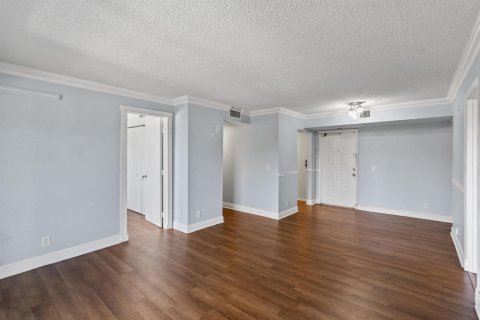 Condo in Sunrise, Florida, 3 bedrooms  № 2383277 - photo 20