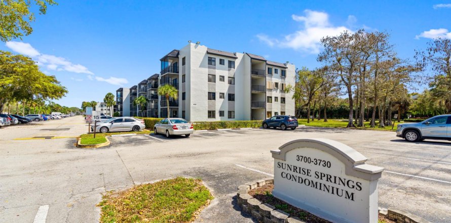 Condo in Sunrise, Florida, 3 bedrooms  № 2383277