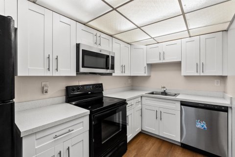 Condo in Sunrise, Florida, 3 bedrooms  № 2383277 - photo 7