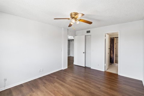 Condo in Sunrise, Florida, 3 bedrooms  № 2383277 - photo 14