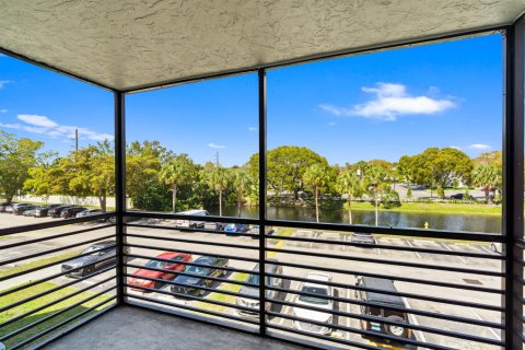 Condo in Sunrise, Florida, 3 bedrooms  № 2383277 - photo 10