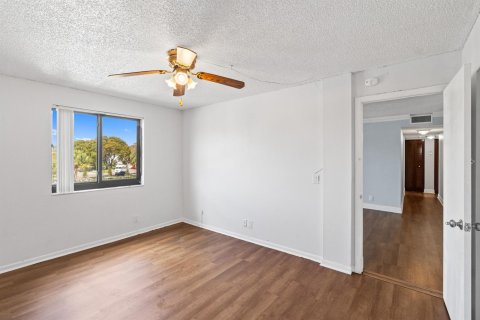 Condo in Sunrise, Florida, 3 bedrooms  № 2383277 - photo 18