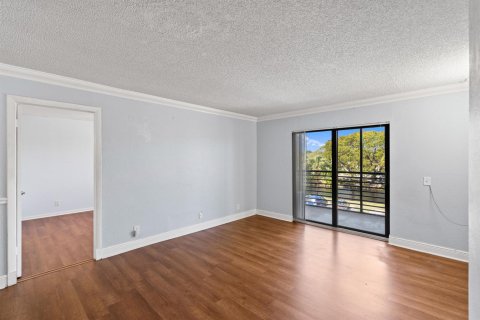 Condo in Sunrise, Florida, 3 bedrooms  № 2383277 - photo 9