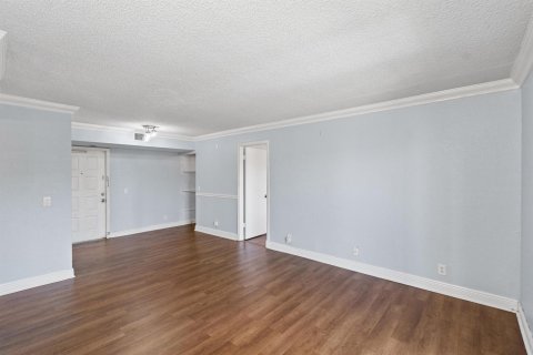 Condo in Sunrise, Florida, 3 bedrooms  № 2383277 - photo 8